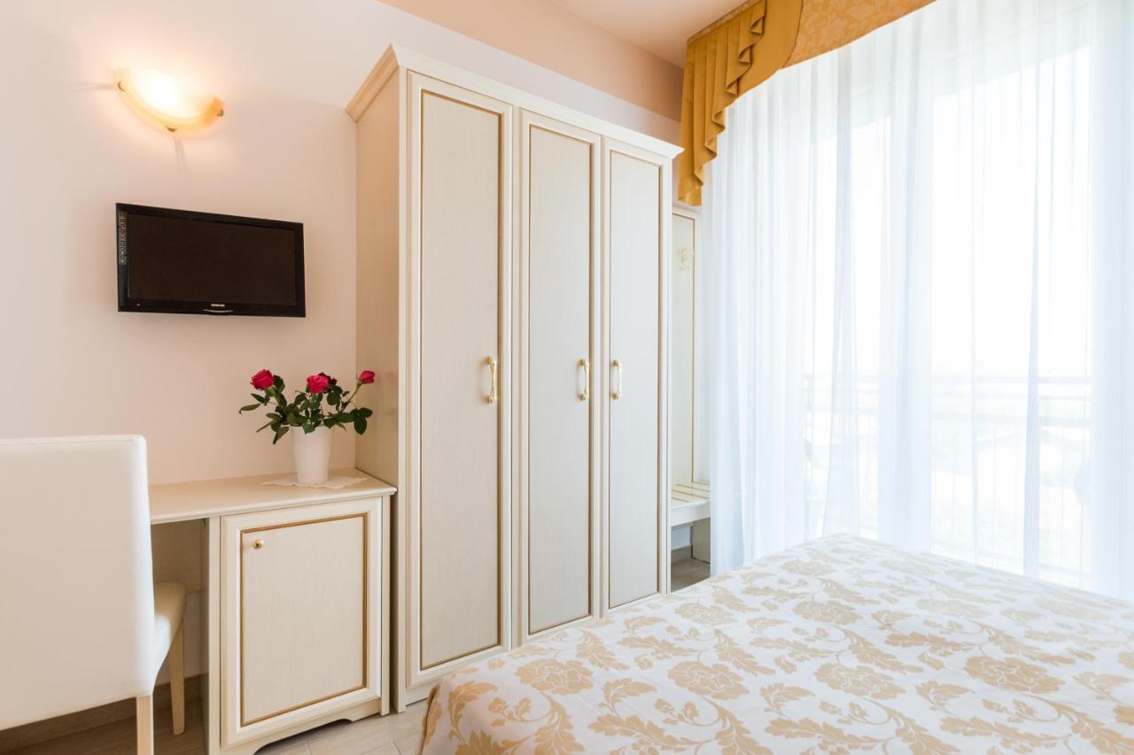 Hotel Miranda Беллария-Иджеа-Марина Экстерьер фото